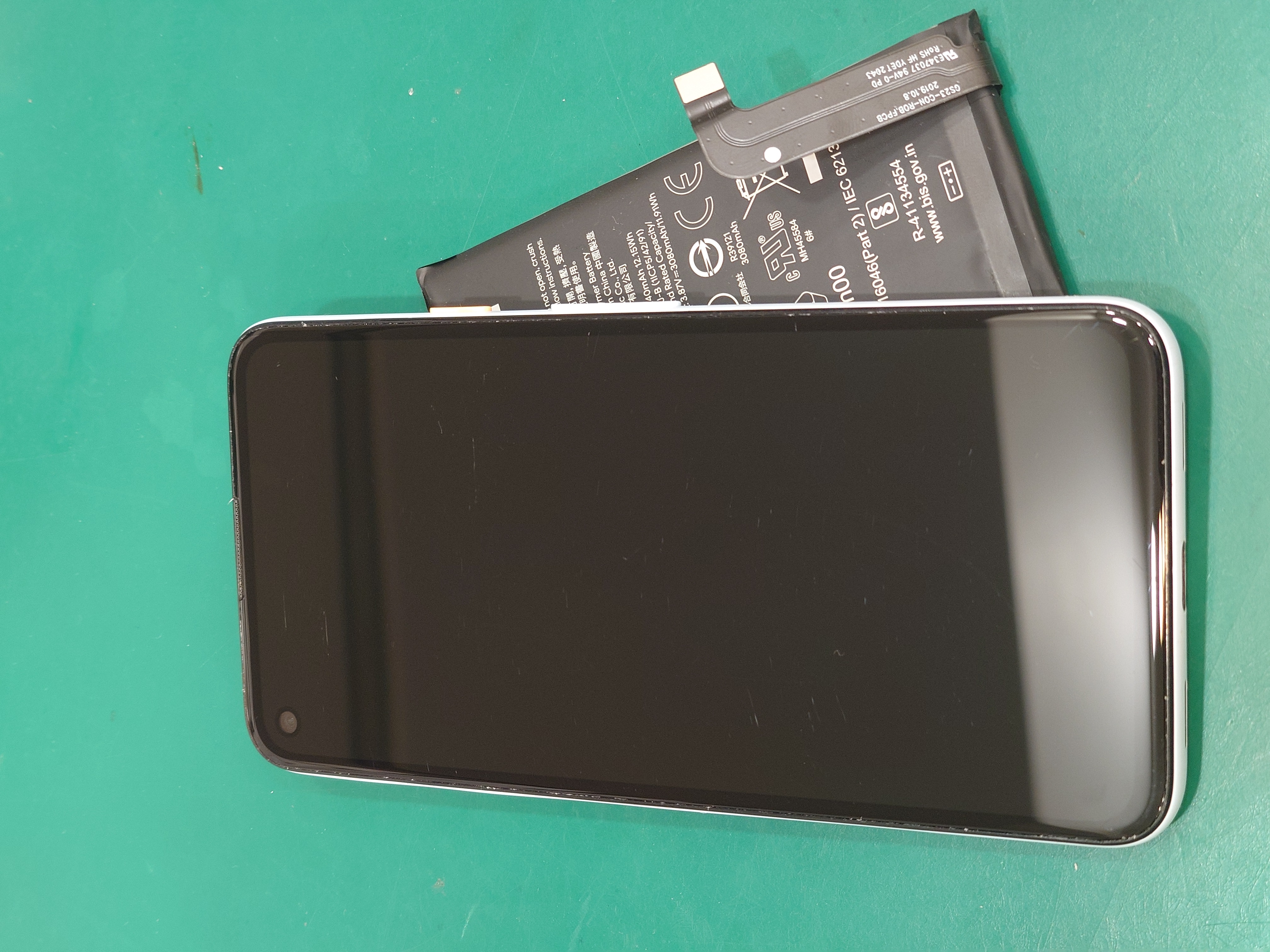 【バッテリー交換修理】逗子市からお越しのお客様より、Google Pixel4a(グーグル ピクセル)をお持ち込みいただきました