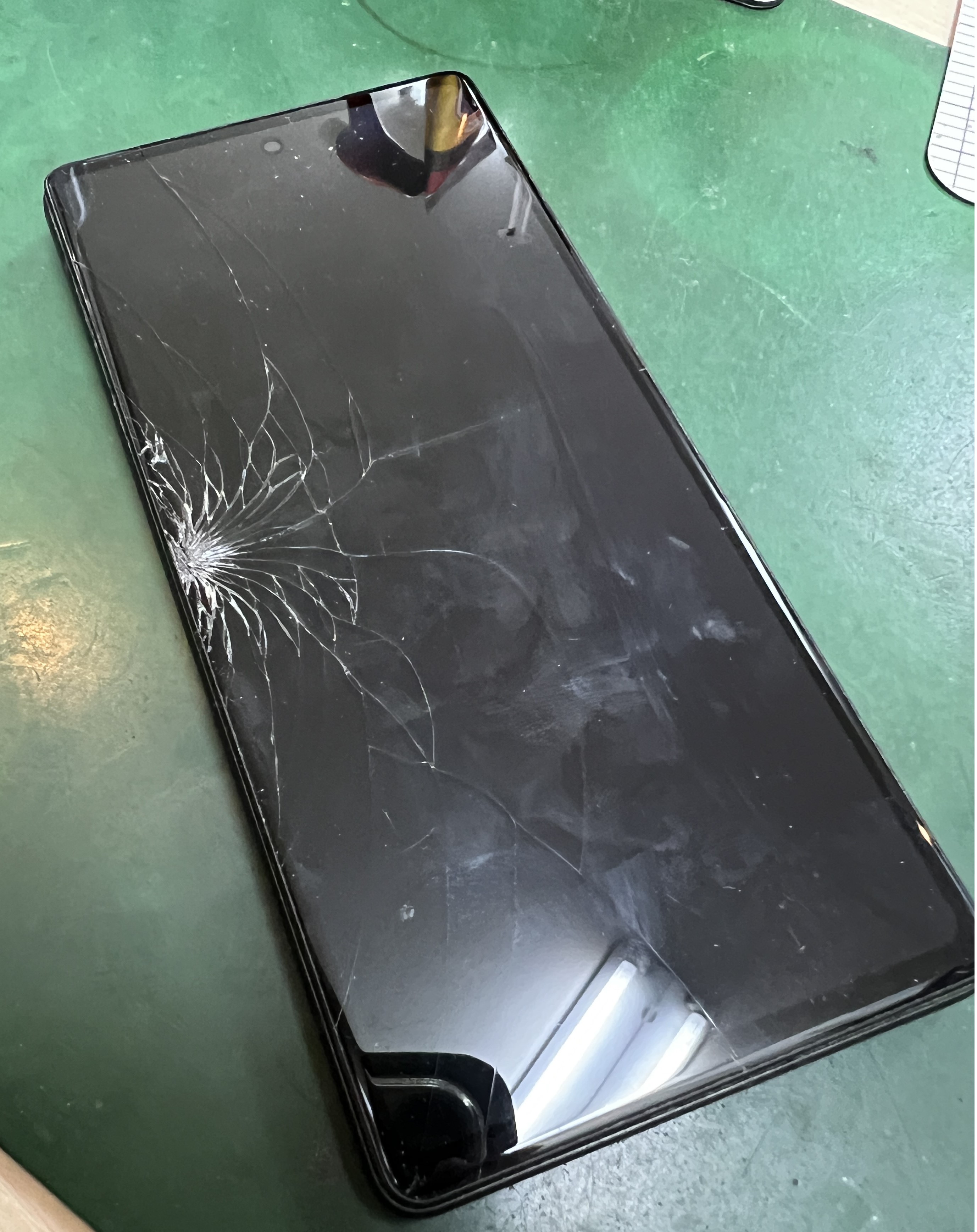Google Pixel 6a 液晶画面修理のご依頼でした！