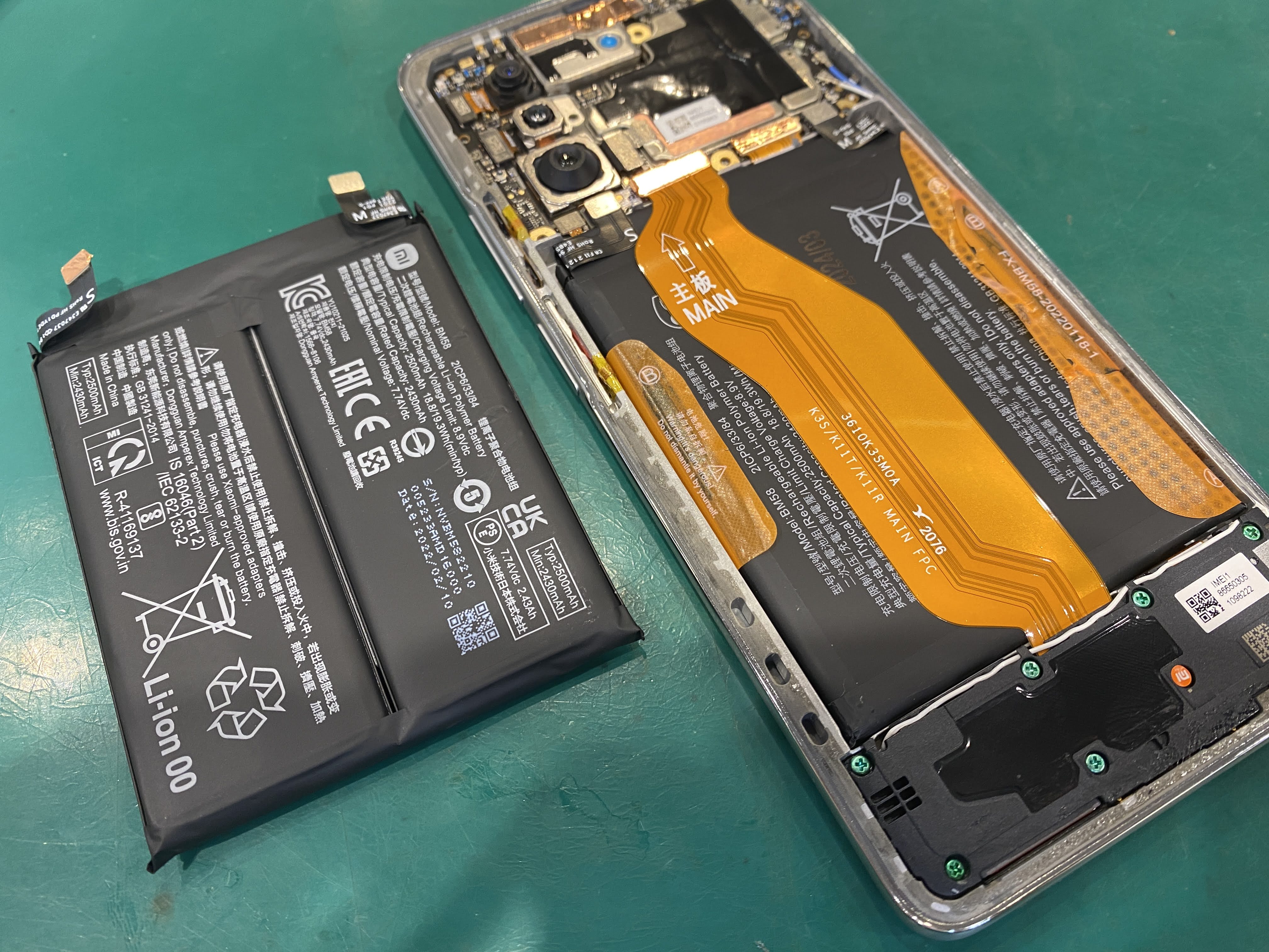 Xiaomi 11T Pro キズ、割れなし美品！ケース付き　バッテリー交換 Xiaomi 11T Pro もちの悪くなった バッテリー交換