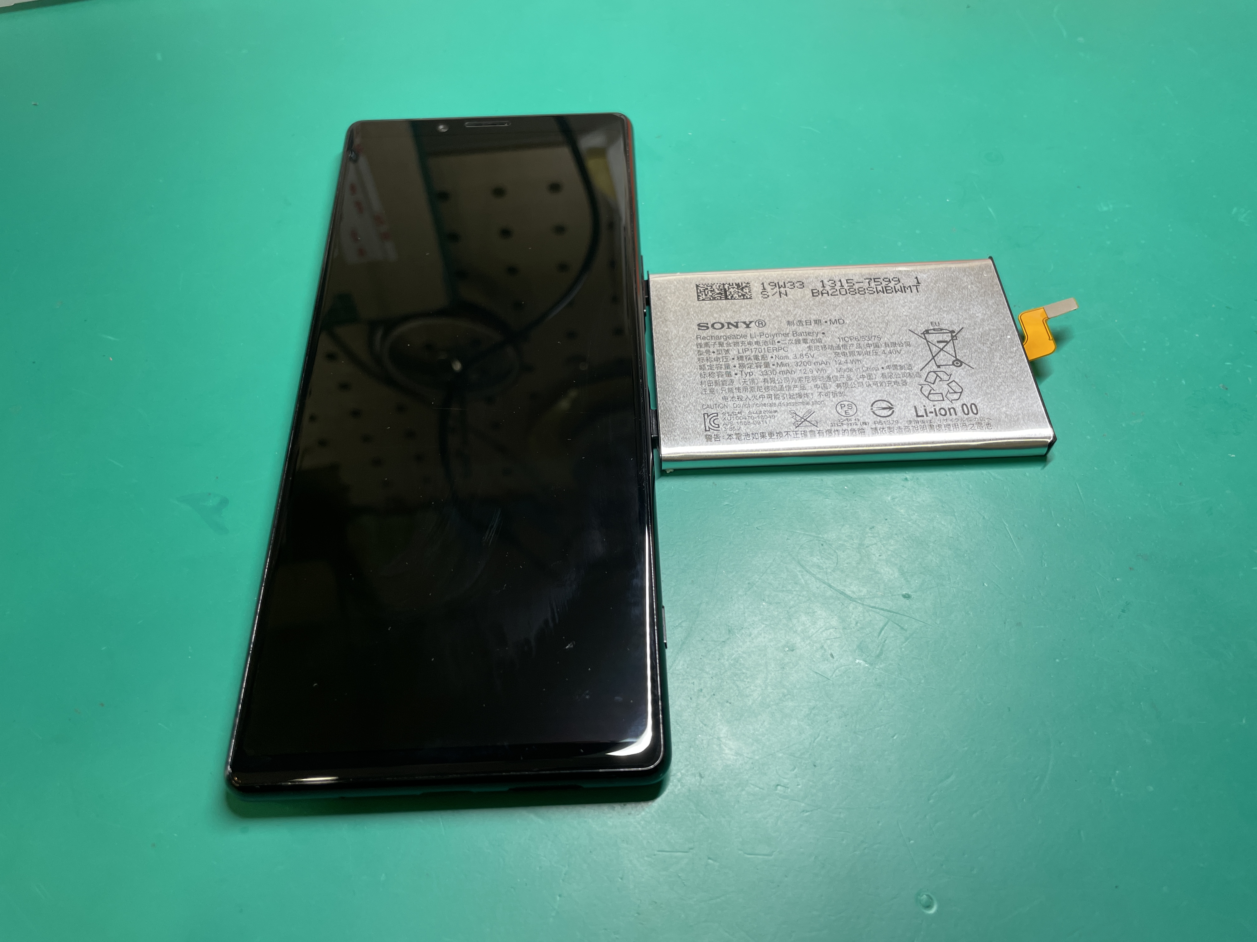 充電がすぐに無くなるXperia1(エクスぺリア)  のバッテリー交換をさせて頂きました！！スマホ修理工房なんばウォーク店