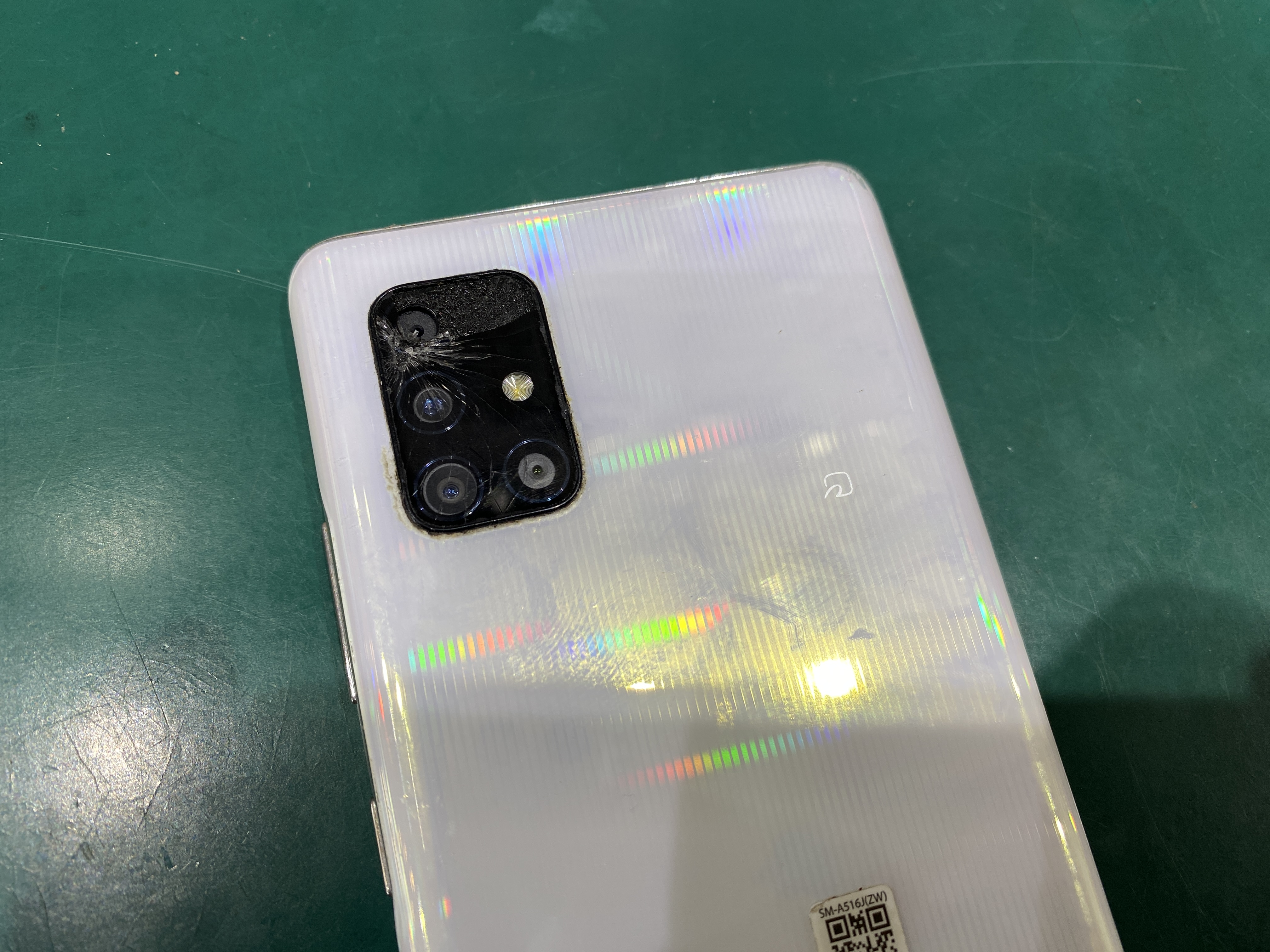 江東区大島・亀戸のスマホ修理屋！GalaxyA51 5G(ギャラクシー)SCG07の外カメラレンズのガラスが割れた！