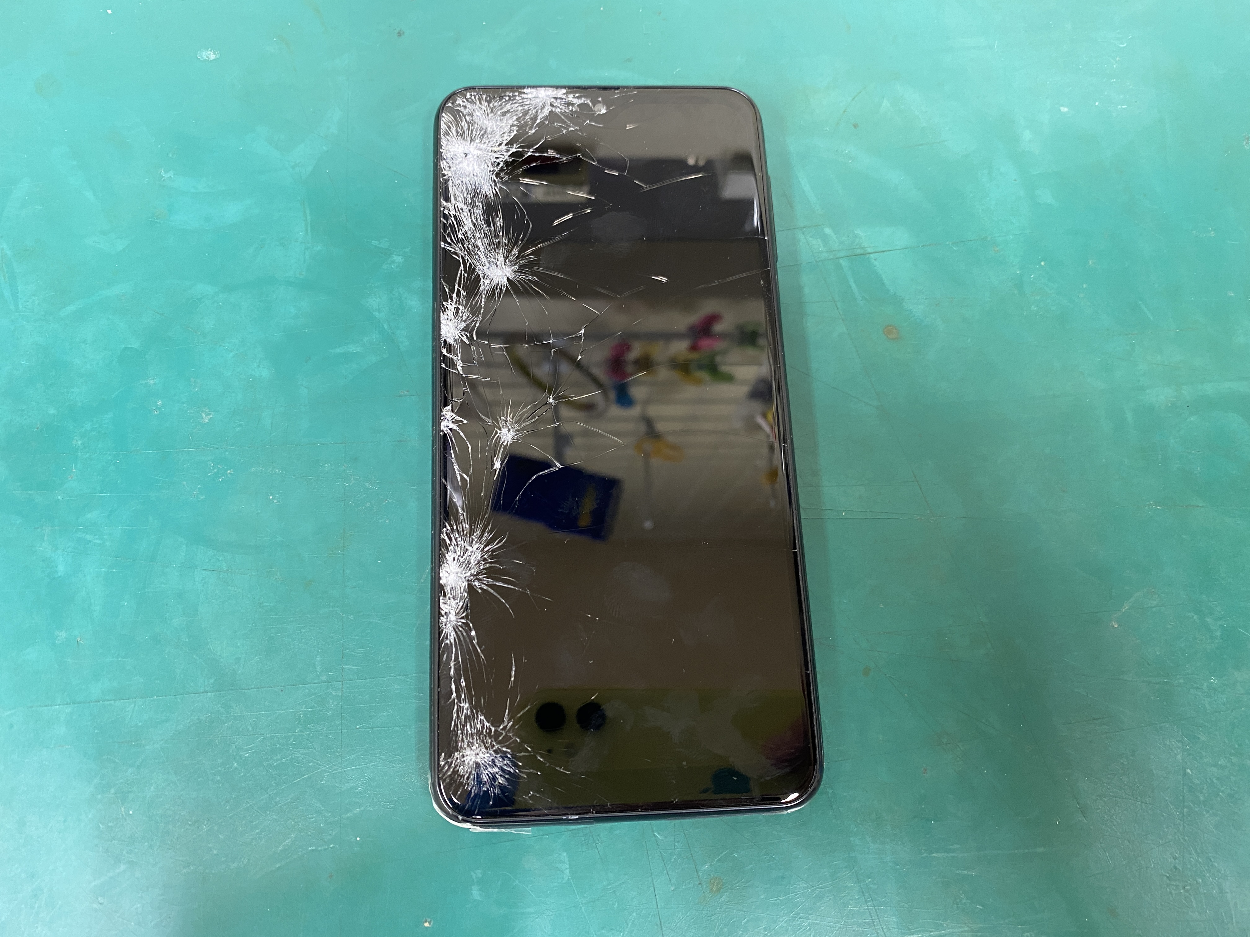 江東区大島・亀戸のスマホ修理屋！GalaxyA51 5G(ギャラクシー)画面が割れて液晶が映らない。タッチが効かない。