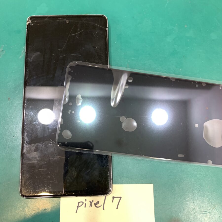 【画面交換修理】横浜市からお越しのお客様より、Google Pixel7(ピクセル)ご依頼。クリーニングをつけた方がいい理由・・