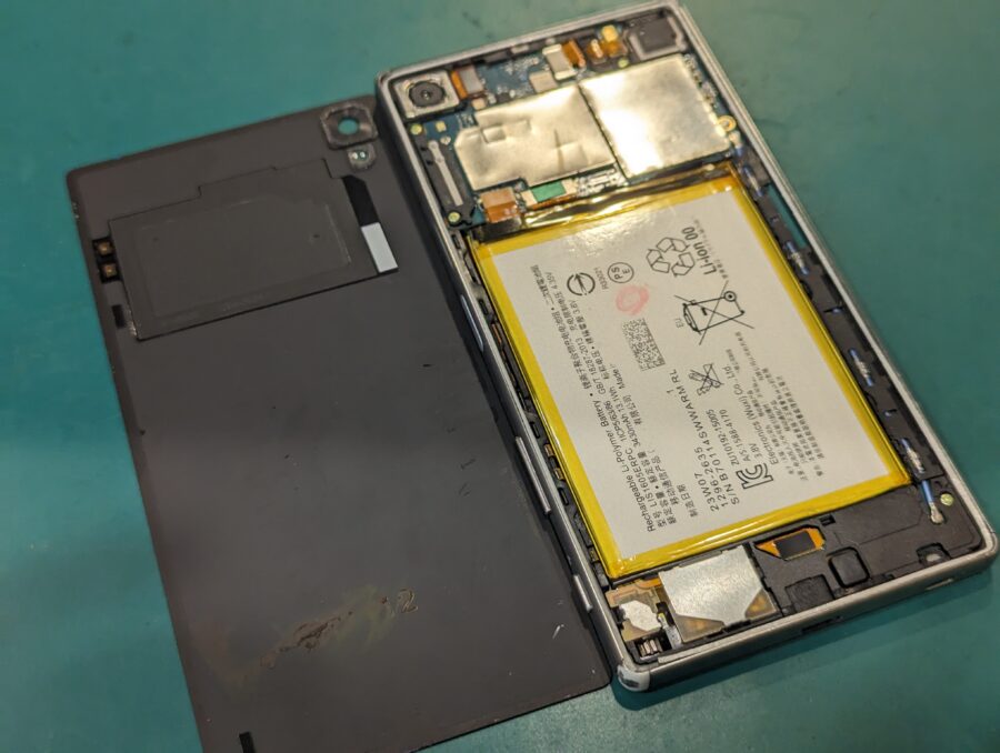 Xperia Z5 Premium(エクスペリア)のバッテリー交換ならスマホ修理工房ペリエ千葉店にお問い合わせください！