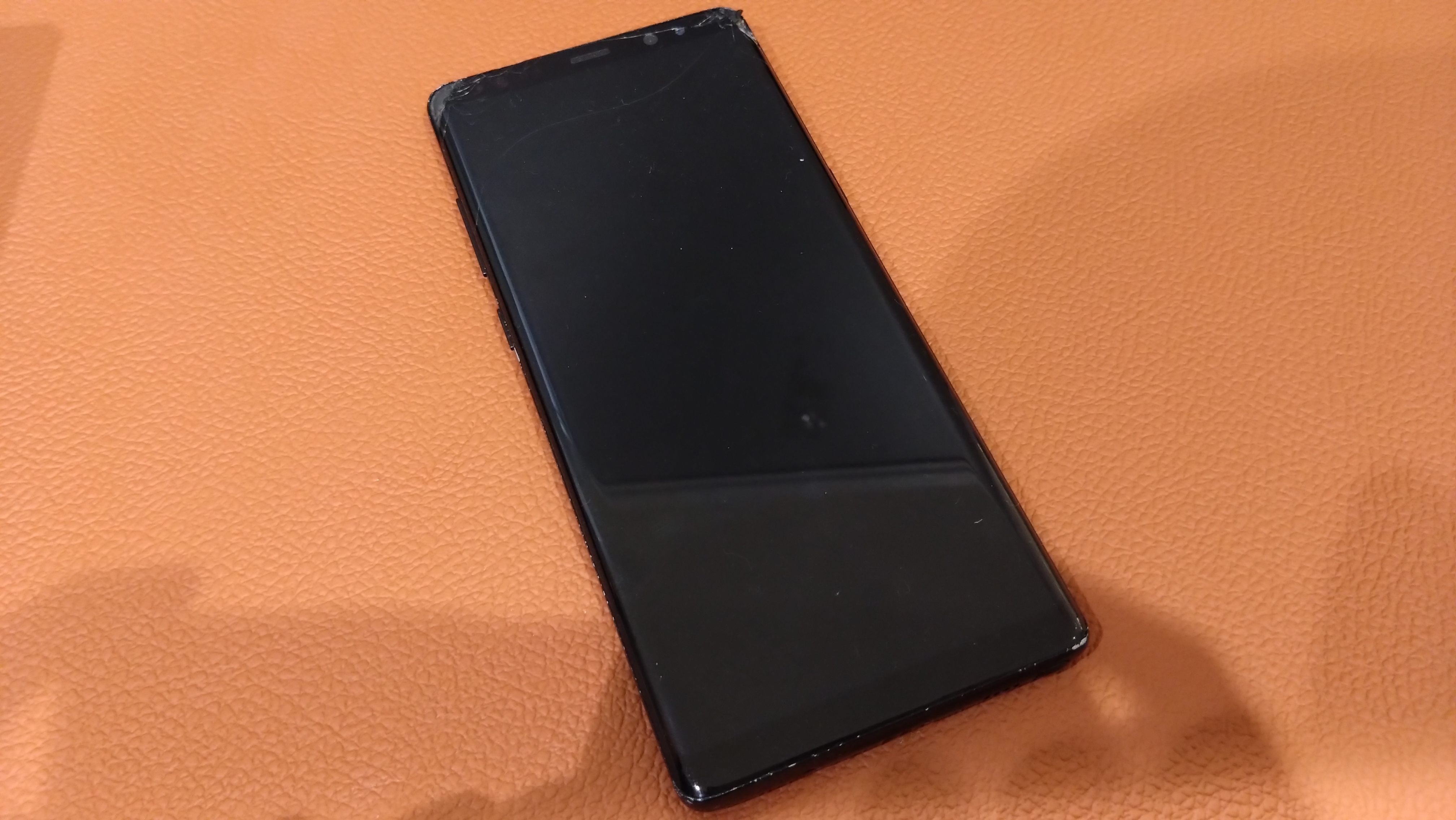 画面にヒビが入ってしまったGalaxy note8（ギャラクシーノートエイト）の修理を行いました!