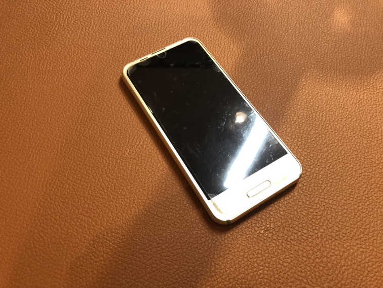 長年使用しているAQUOS R compact（アクオスアールコンパクト）のバッテリー交換を行いました！！