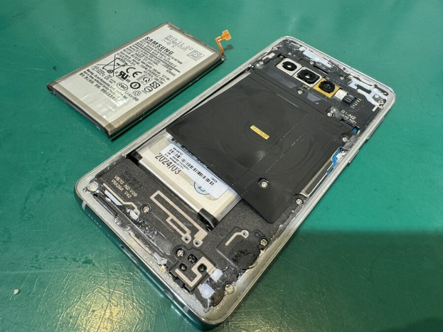 GalaxyS10(SCV41，SC-03L)のバッテリー交換も【スマホ修理工房新宿PePe店】で即日修理♬