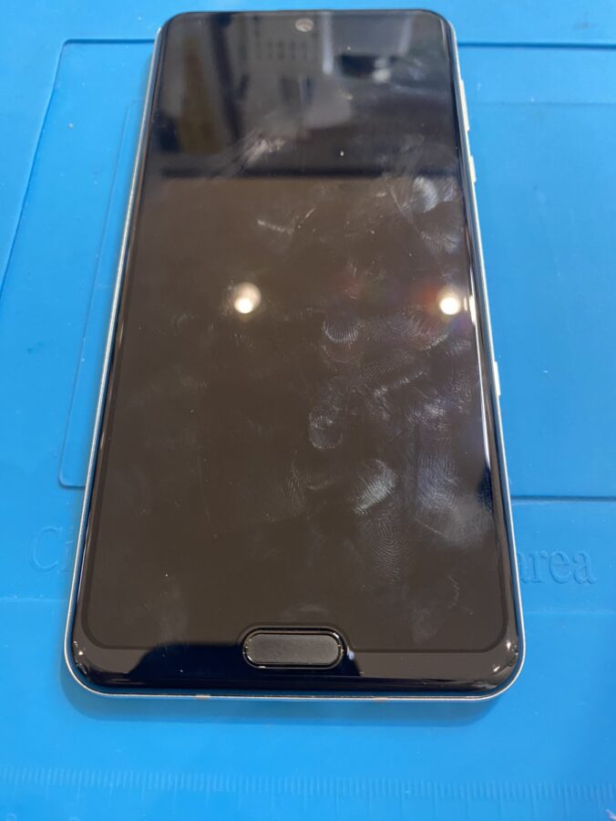 充電がすぐなくなってしまうAQUOS R3（アクオスアールスリー）のバッテリー交換を行いました。