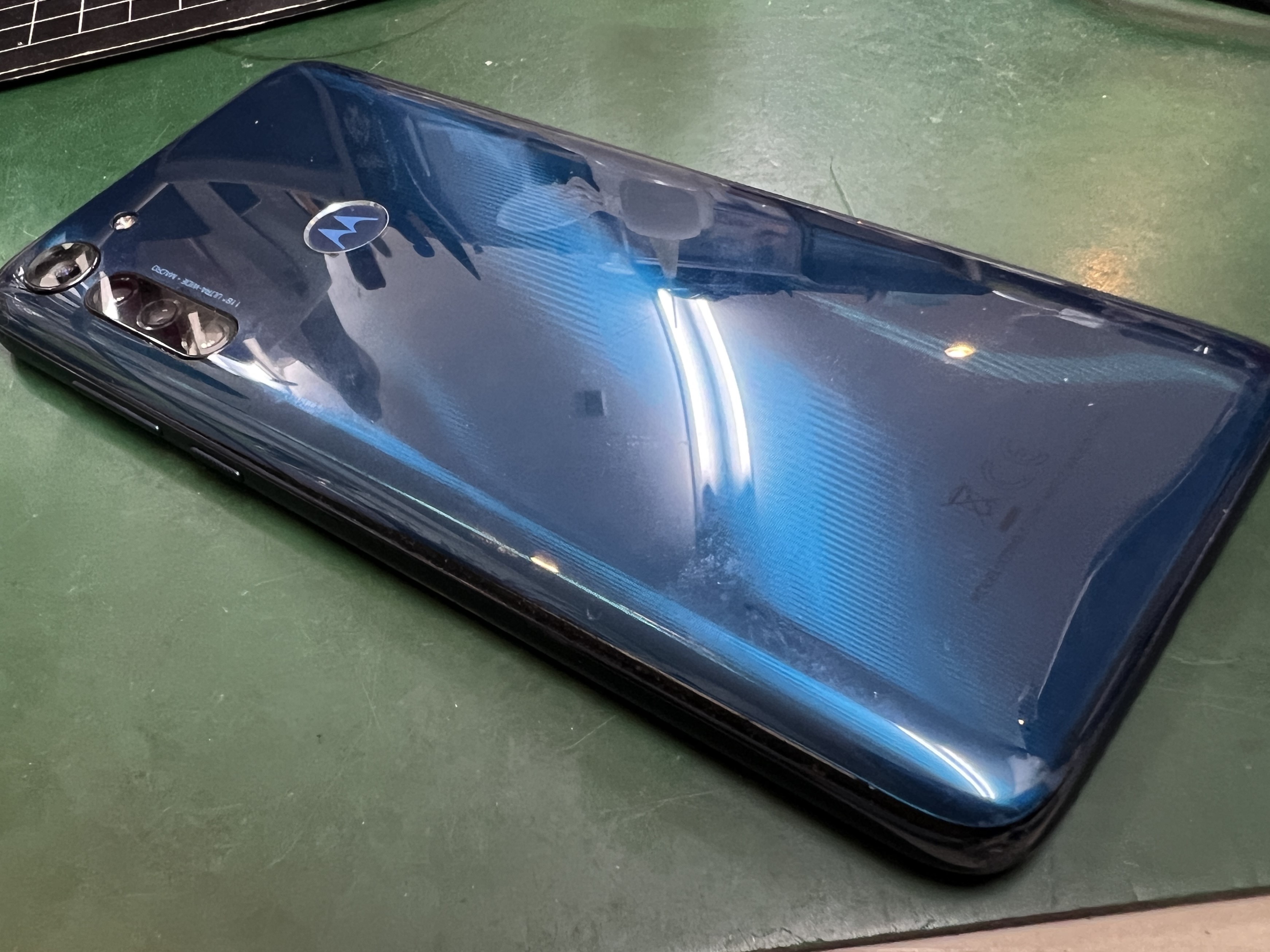 モトローラ　Moto g8 power　バッテリー膨張のご相談をいただきました！