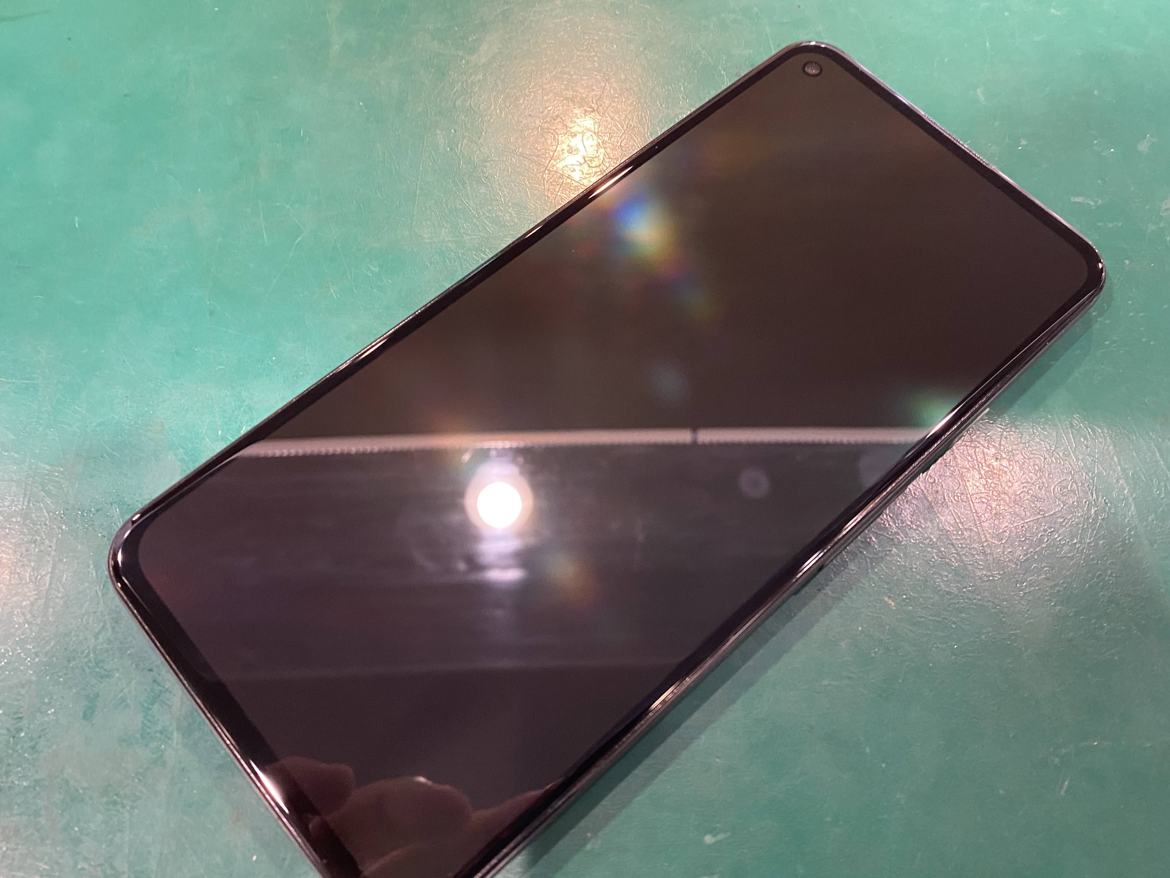 pixel5a5G（ピクセル）を落として画面が割れた！そんなときは千葉駅すぐそば！スマホ修理工房ペリエ千葉にご相談ください！！