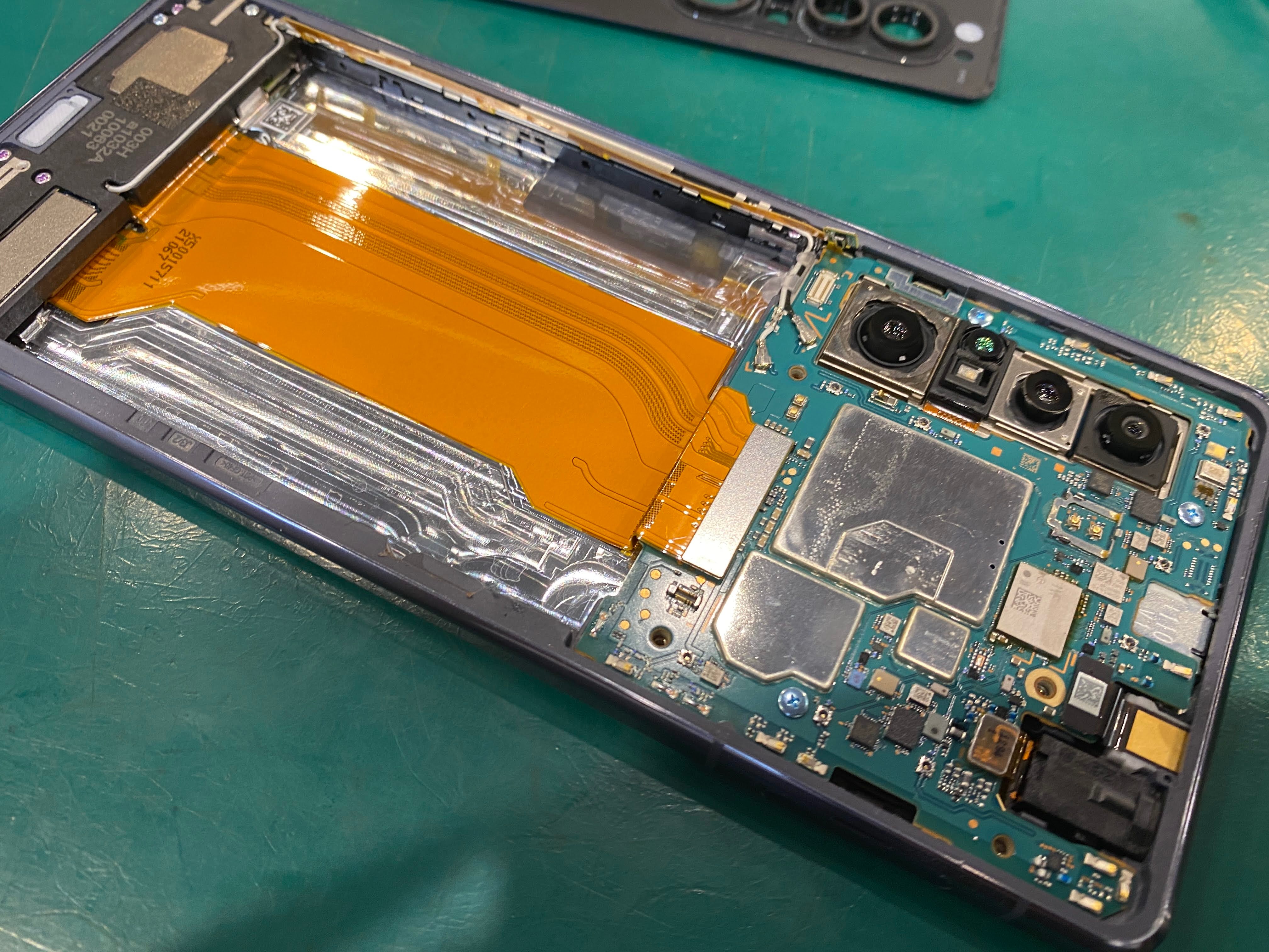 Xperia 1 Ⅱ電池の減りが早い！そんなときは千葉駅から徒歩1分のスマホ修理工房ペリエ千葉にお越しください。