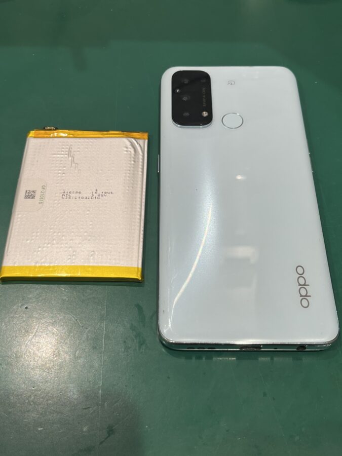 OPPO Reno5A （オッポ）のバッテリー交換なら、即日修理のスマホ修理工房池袋P'パルコ店にお任せください！！