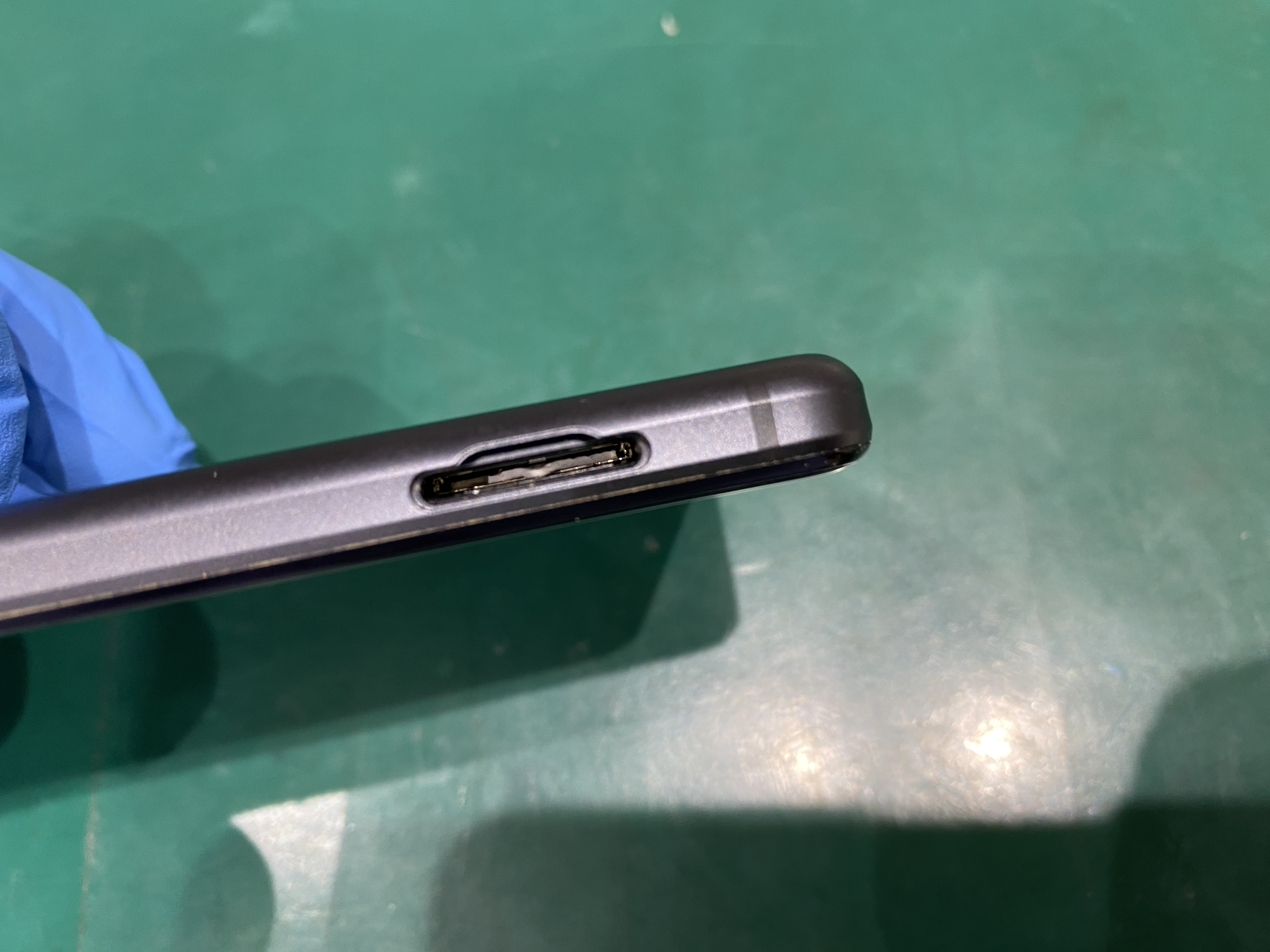 江東区大島・亀戸のスマホ修理屋！スマホにSIMカードが取り残された！そんな時は【スマホ修理工房西大島店】へ