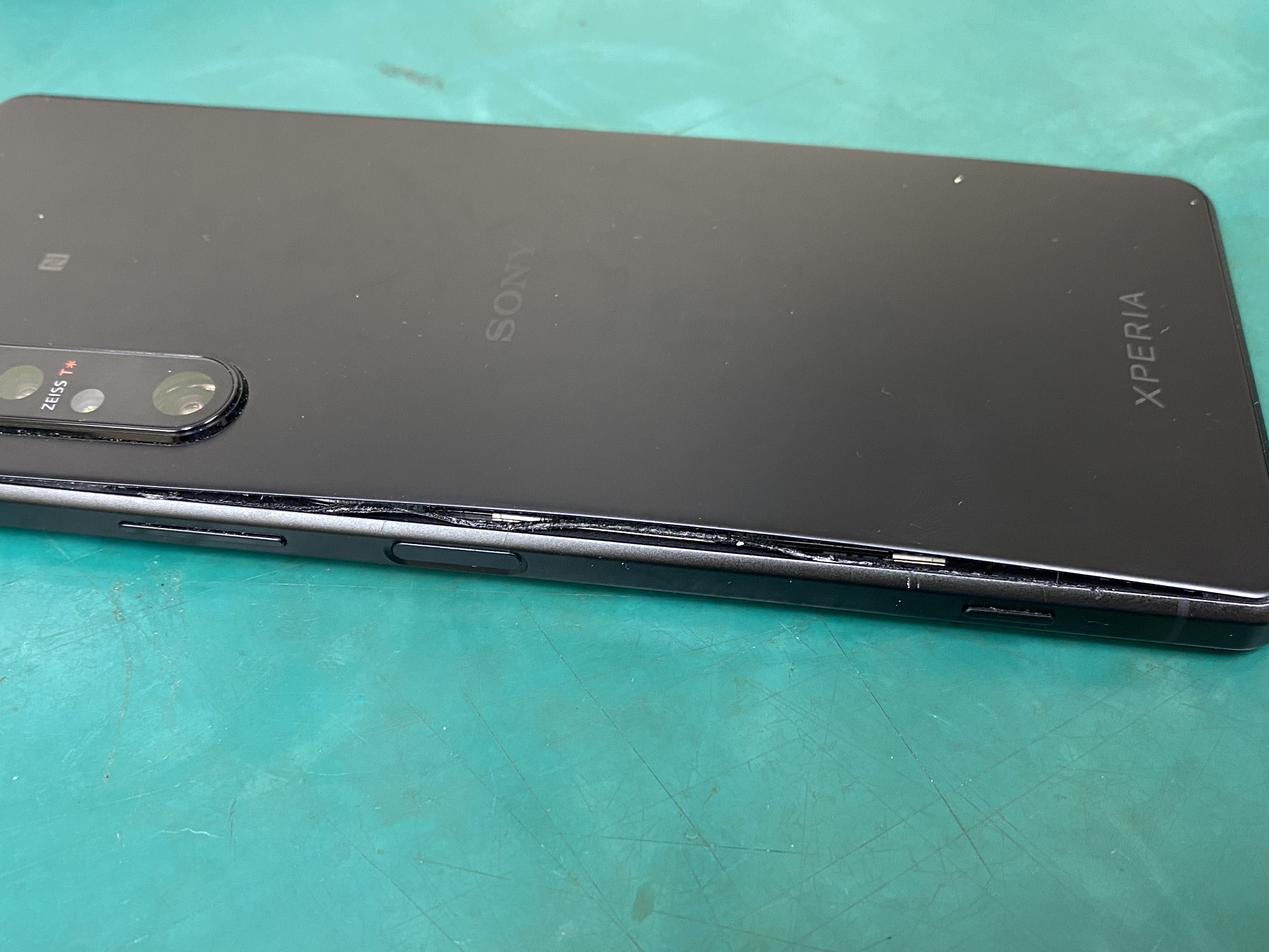 江東区大島・亀戸のスマホ修理屋！Xperia（エクスペリア）10Ⅱ(XQ-AT42)バッテリー膨張！