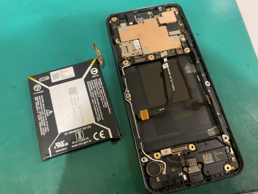 Google Pixel3a（ピクセル）が起動しない！？それバッテリー交換で直るかも。【スマホ修理工房新宿PePe店】