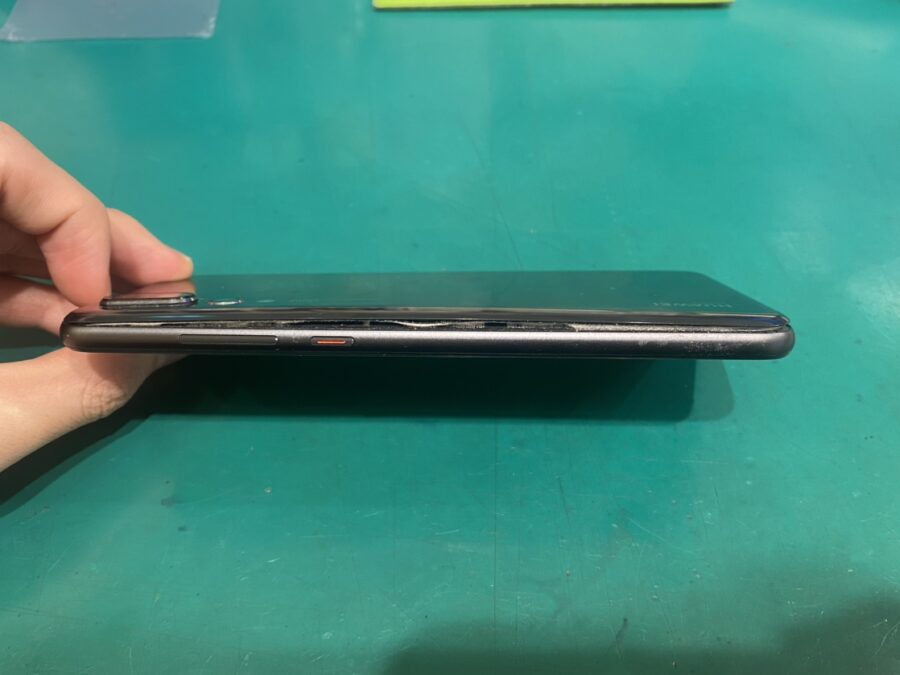 バッテリーが膨張しているかも！？HUAWEI P20 Pro バッテリー交換【スマホ修理工房新宿PePe店】