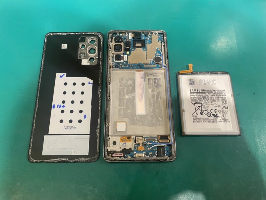 Galaxy A52 5G(SC-53B) 電池持ちやバッテリー膨張は当店でバッテリー交換！【スマホ修理工房　新宿PePe店】
