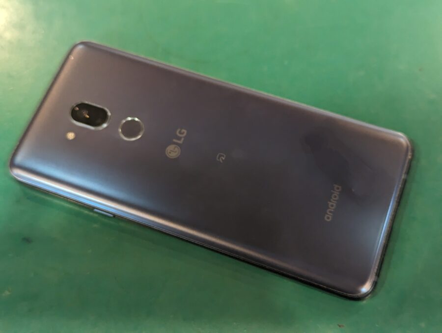 LG Android one x5(アンドロイドワン)のバッテリーがもう持たない！バッテリー交換はスマホ修理工房ペリエ千葉店にお