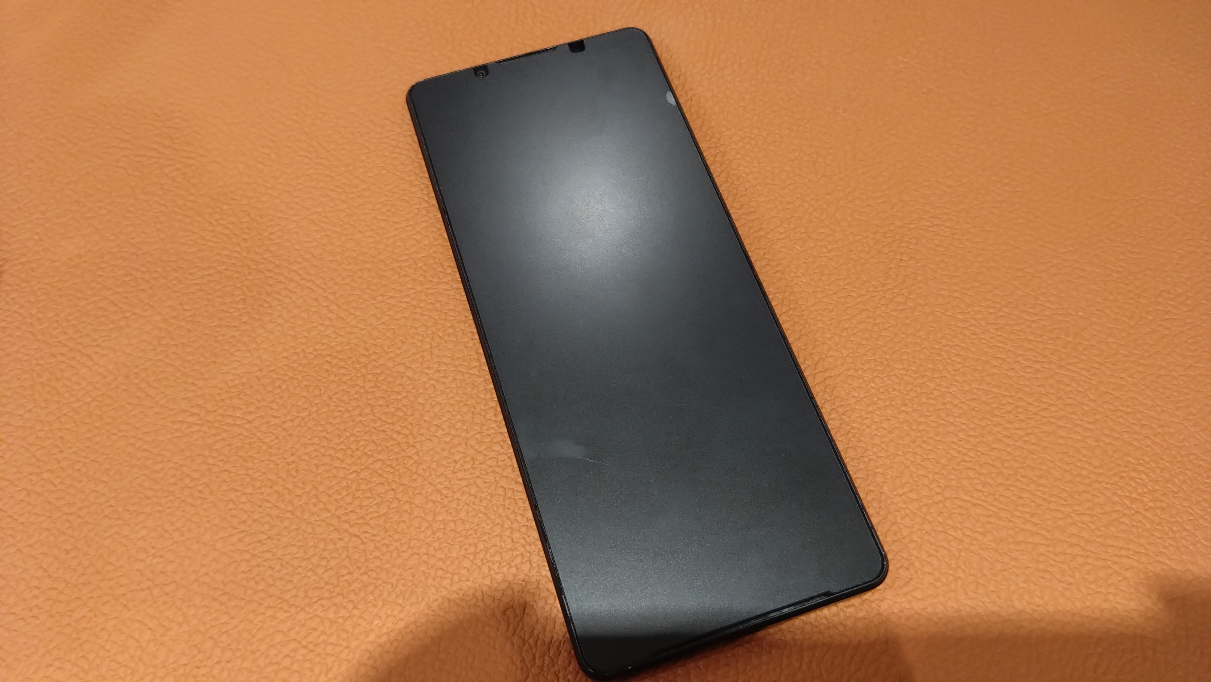 背面が浮いてしまったXperia1Ⅳ（エクスペリアワンマークフォー）のバッテリー交換を行いました。