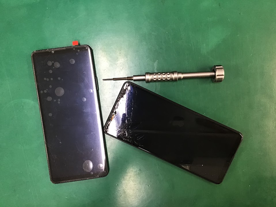 真っ暗で何も映らなくなってしまったXperia10Ⅳの修理をさせていただきました。ガラス割れ修理はスマホ修理工房王子店へ