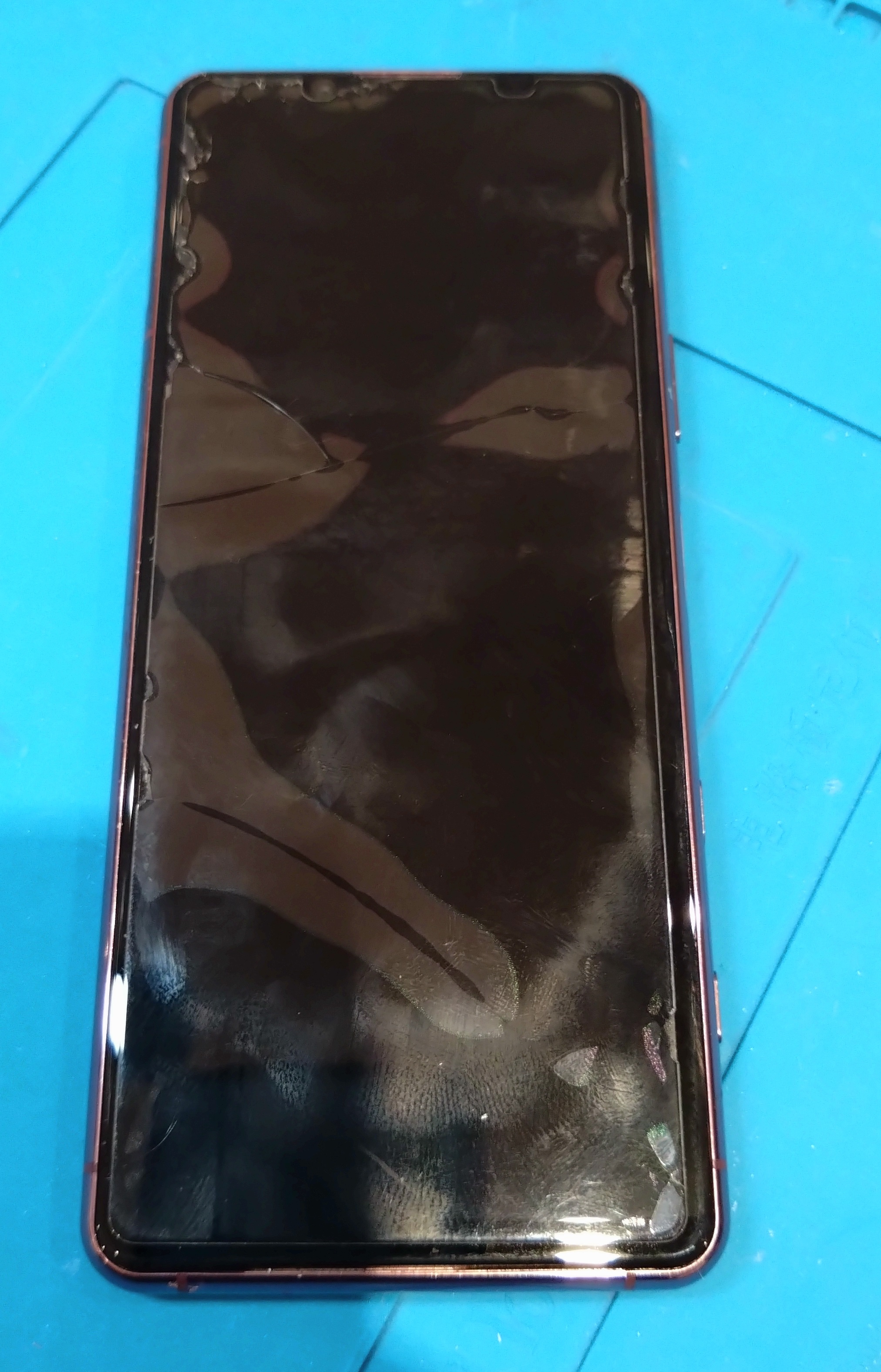 画面にヒビが入ってしまったXperia5Ⅱ（エクスペリア）修理を行いました!【スマホ修理工房　仙台PARCO2店】
