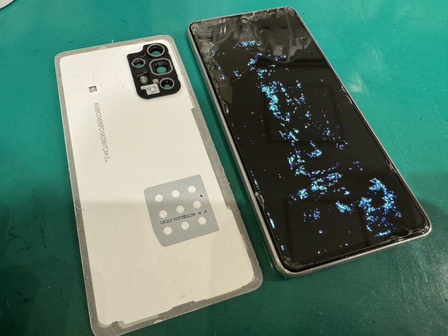 GalaxyA32 5G(ギャラクシー)SCG15の画面交換修理なら【スマホ修理工房新宿PePe店】！！