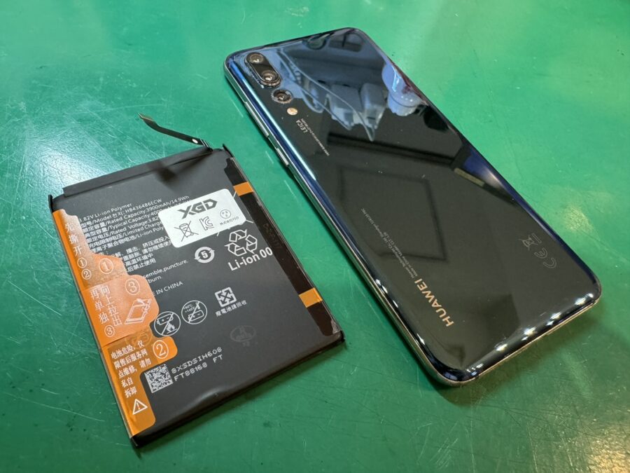 HUAWEI P20 Pro (HW-01K)の即日バッテリー交換を行いました！【スマホ修理工房新宿PePe店】