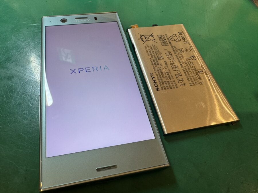 突然起動しないXperiaXZ1compact(SO-02K)、バッテリー交換で直る…？【スマホ修理工房新宿PePe店】