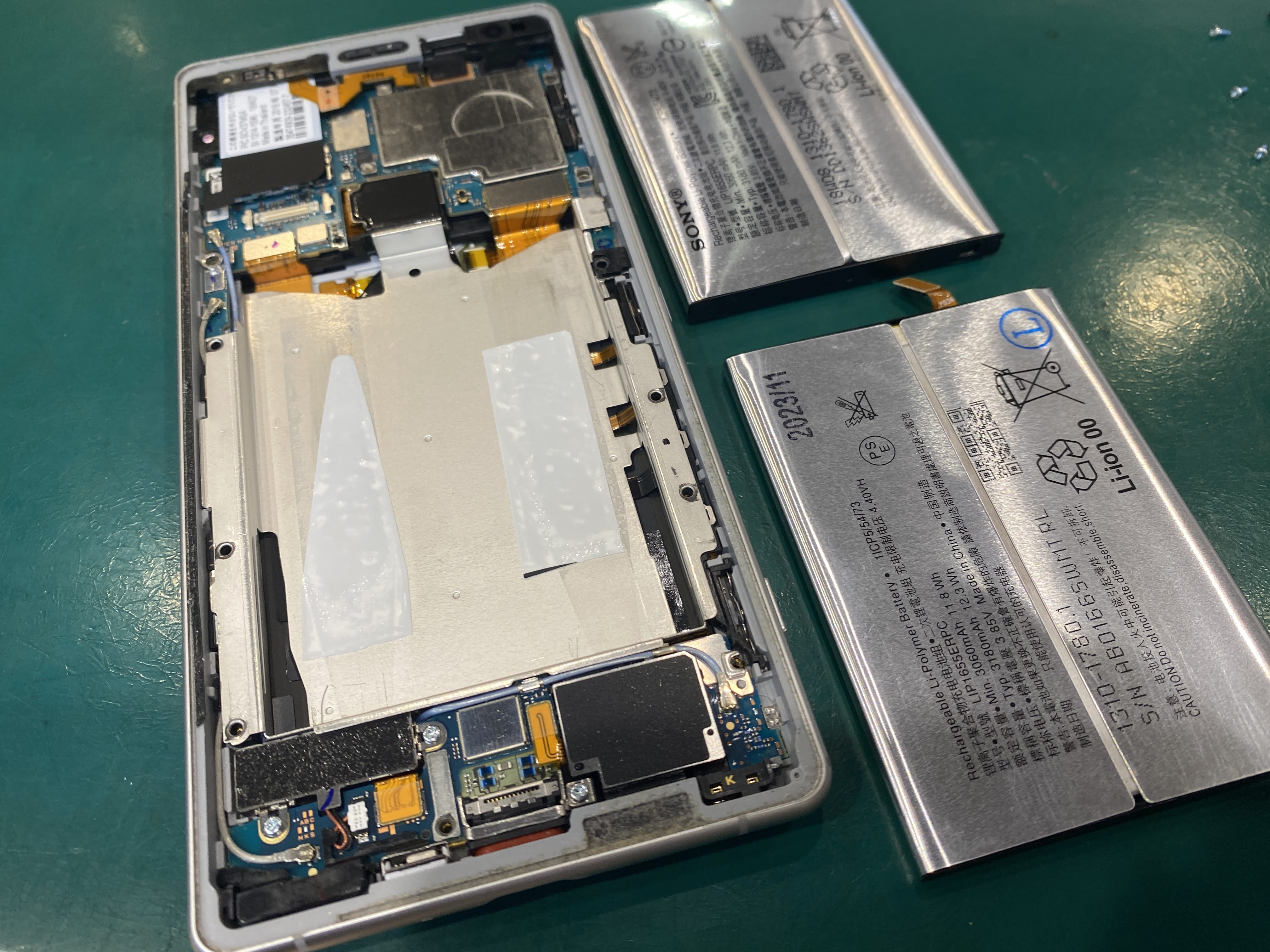 Xperia XZ2 のバッテリーが膨らんでる！そんなときは千葉駅から近くて便利なスマホ修理工房ペリエ千葉店へお越し下さい！