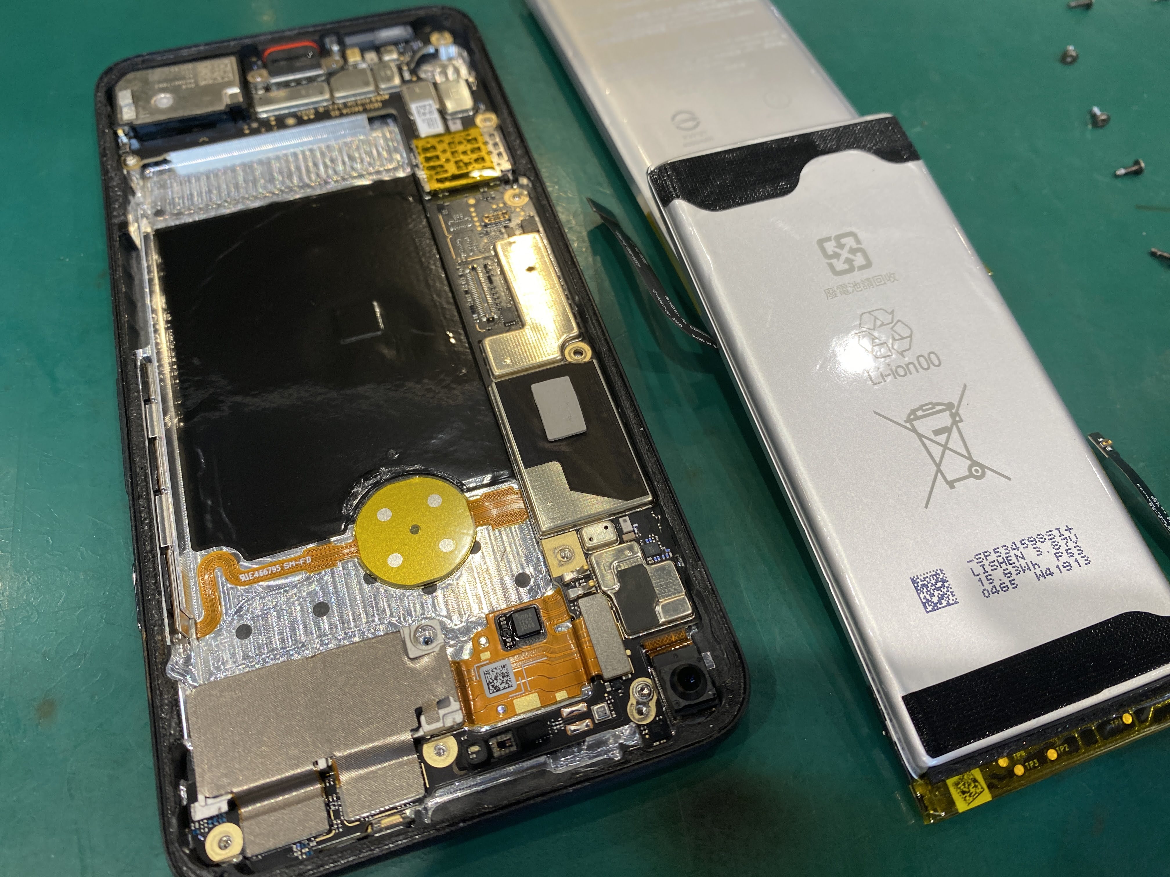 Google Pixel5の充電の消費が早い！そんなときは千葉駅から徒歩1分のスマホ修理工房ペリエ千葉店にお越しください！【スマ