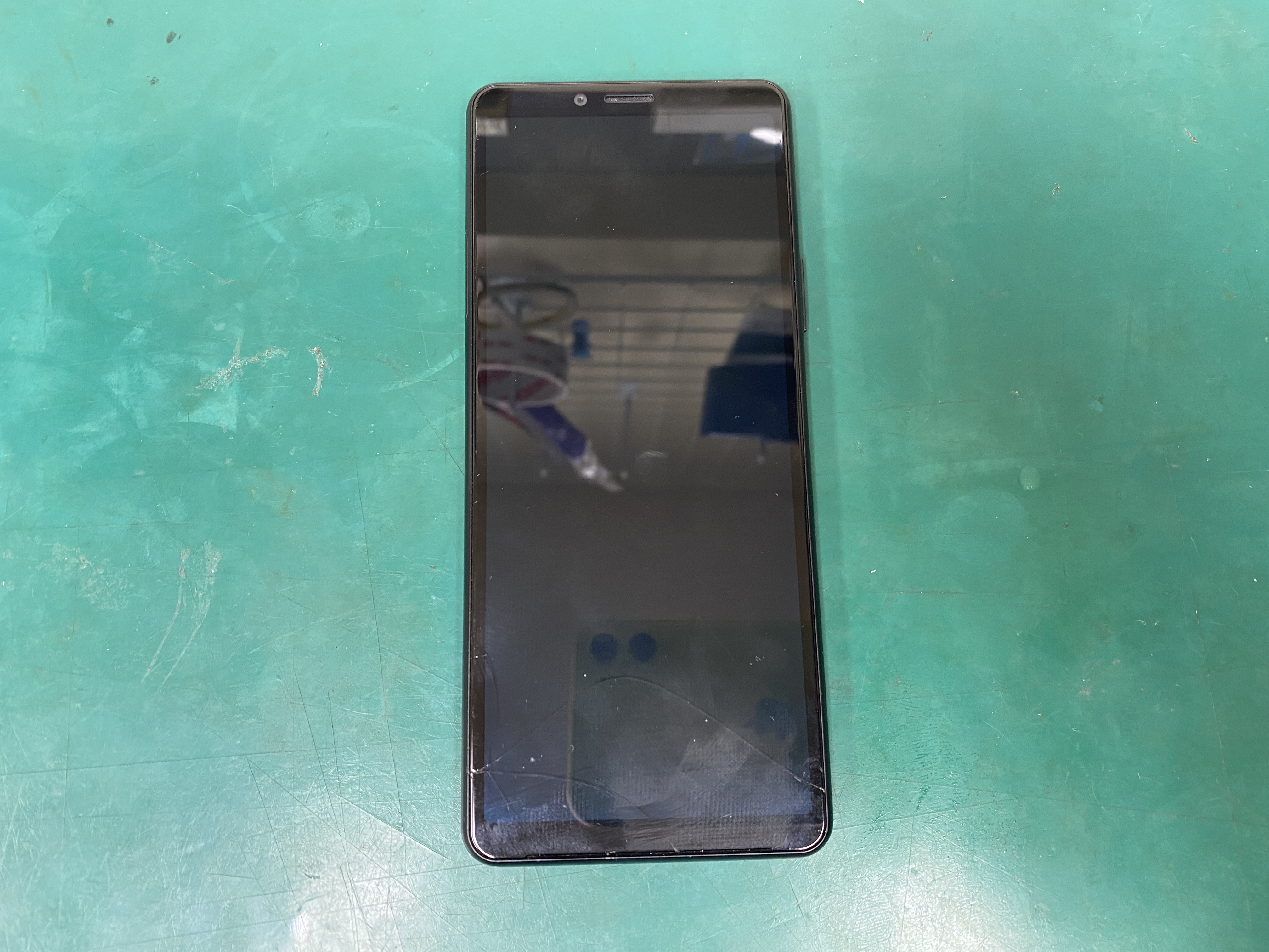 江東区大島・亀戸のスマホ修理屋！Xperia10 Ⅱ(SOV43)画面が割れて映らなくなった。