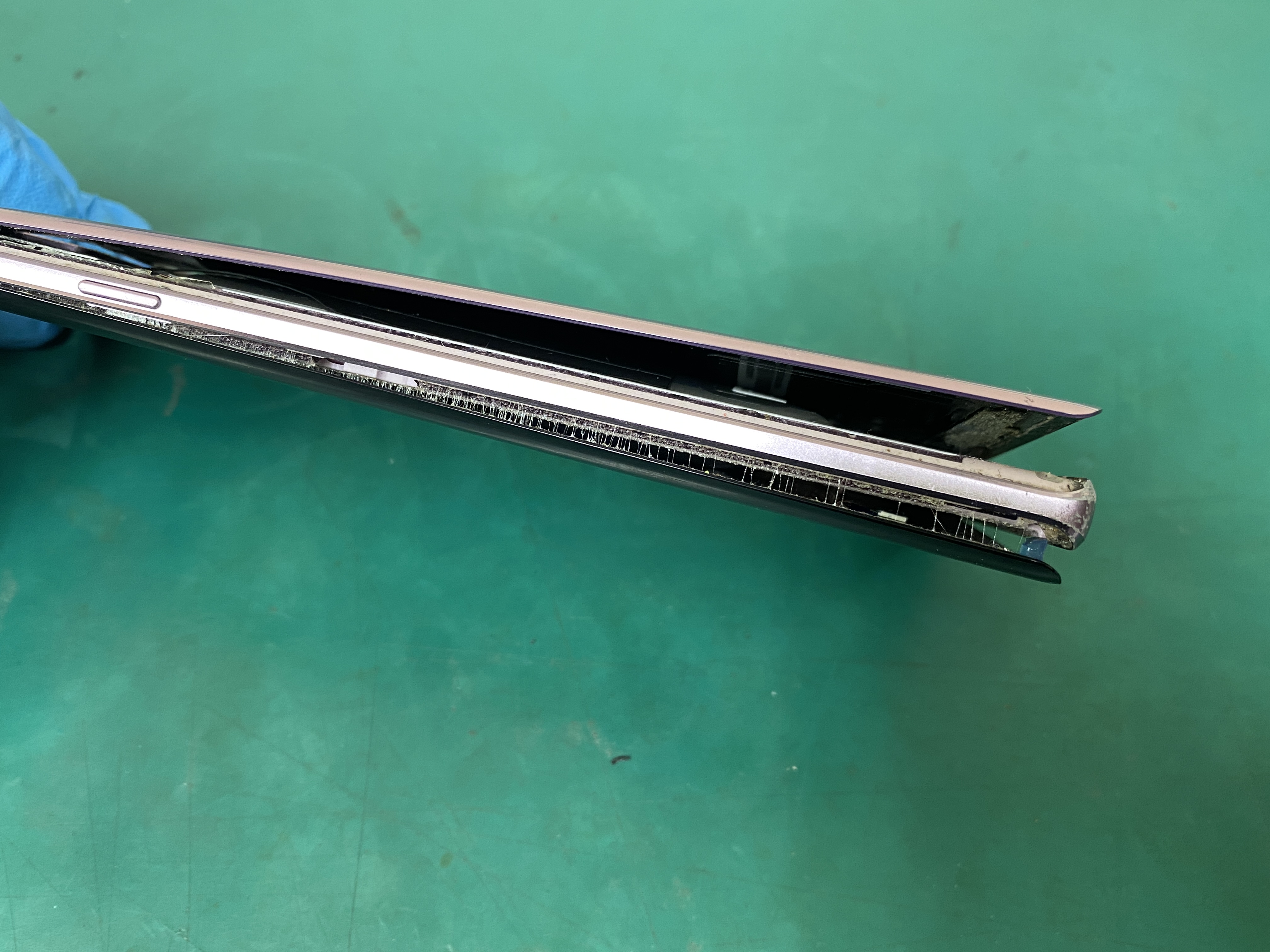 江東区大島・亀戸のスマホ修理屋！Galaxy Note9(SCV40)バッテリーが膨張。画面も浮き上がってる。。