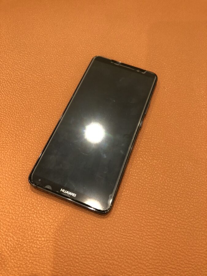 膨張してパネルが浮いてしまったHUAWEI Mate10Pro バッテリー交換を行いました!【スマホ修理工房仙台パルコ2店】