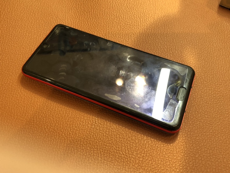 バッテリーが膨んで画面が浮いてきてしまったAQUOS R3 バッテリー交換を行いました!【スマホ修理工房仙台パルコ2店】