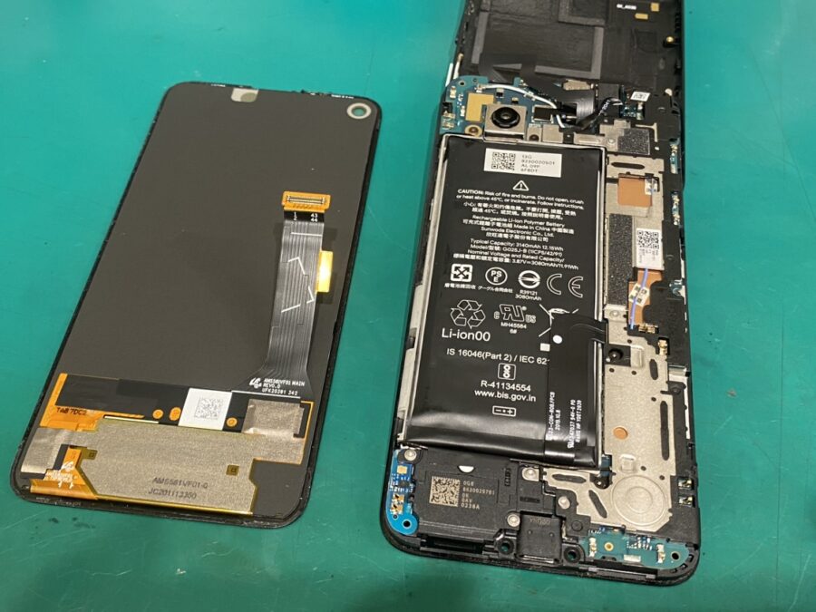 バッテリー膨張は危険信号！？ Google Pixel 4a（ピクセル） バッテリー交換なら【スマホ修理工房新宿PePe店】！！
