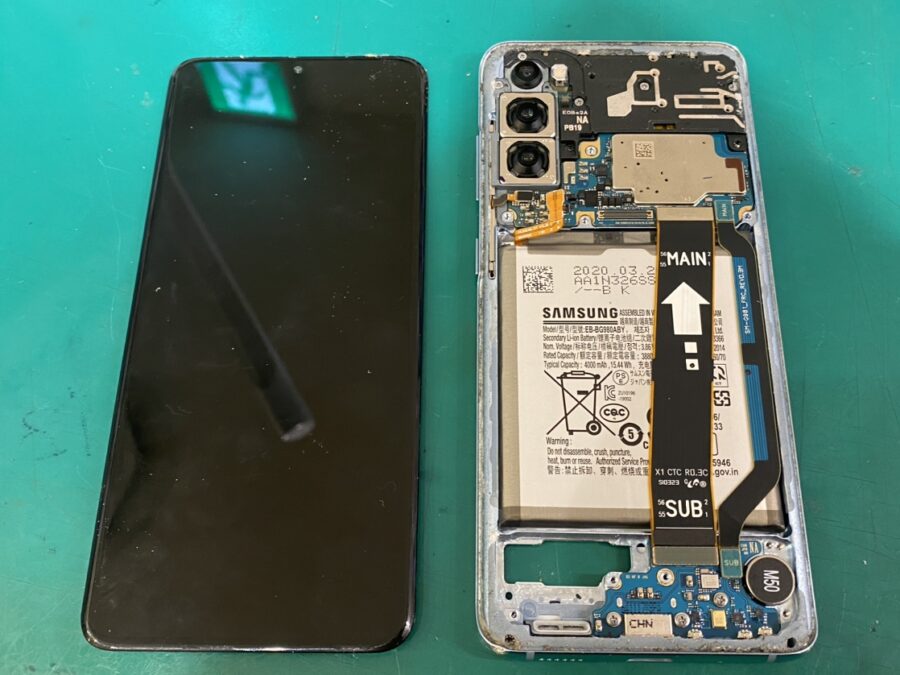 GalaxyS20 FE(SM-G780F) の画面が突然真っ暗に💦当店ならAndroid端末も即日対応可能です！【スマホ修理工