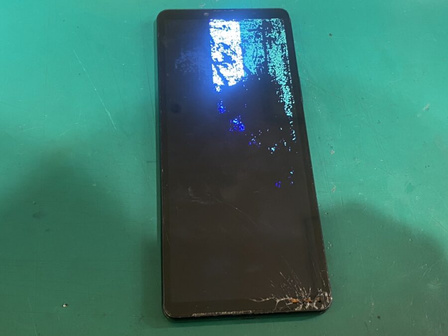 Xperia 10 V （SO-52D/SOG11）（エクスペリア）を落としてから画面がおかしい！？当店なら最短即日修理可能です