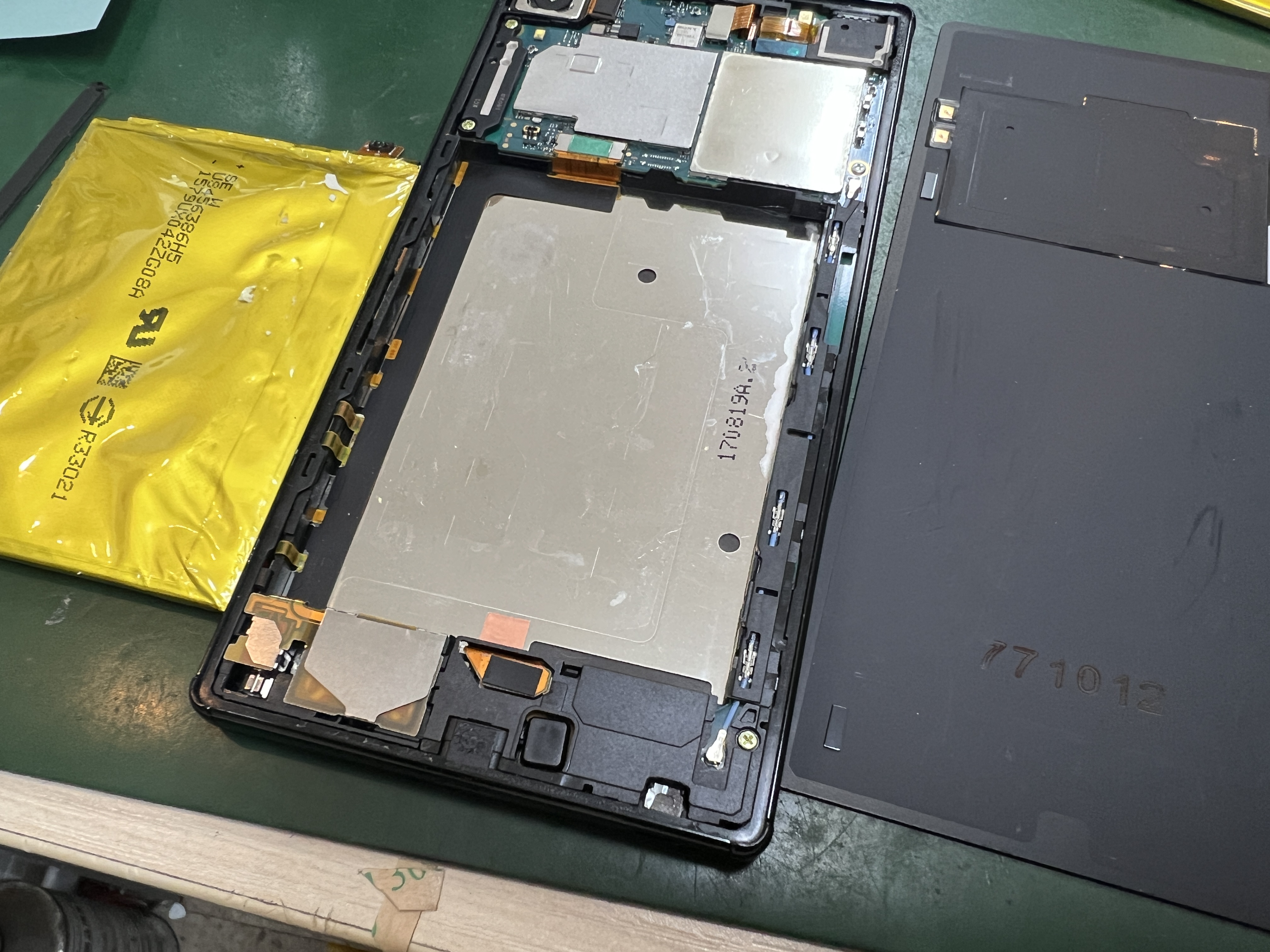 Xperia Z5 Premium電池交換のご依頼をいただきました！