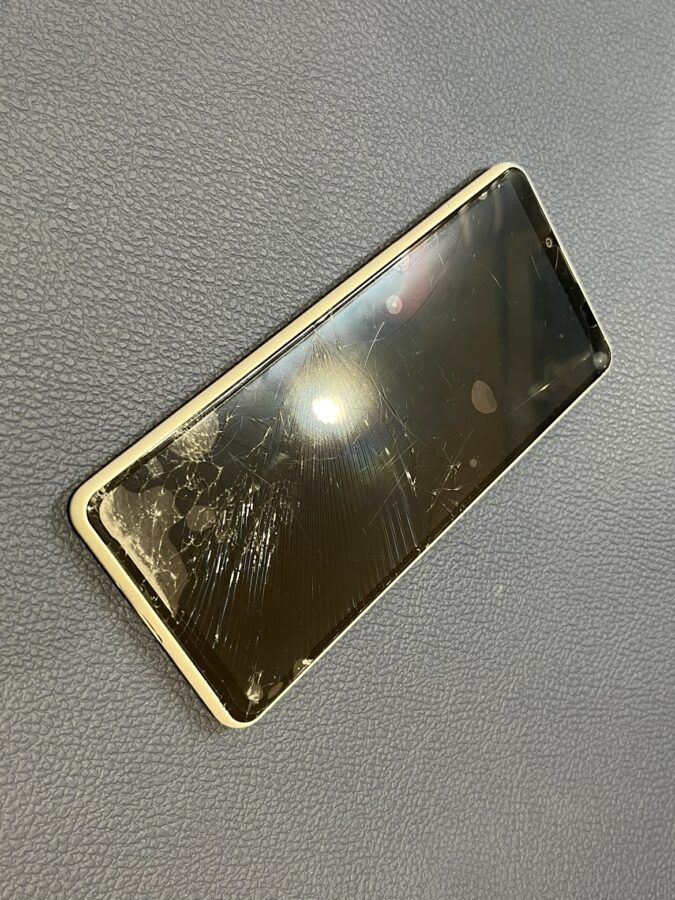 画面の交換が必要なXperia10Ⅲ(エクスペリアテンマークスリー)修理を行いました!【スマホ修理工房　仙台PARCO2店】