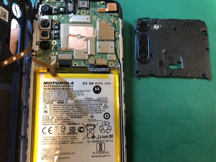 motorola moto g8(モトローラ)のバッテリー交換は【スマホ修理工房新宿PePe店】にお任せください！