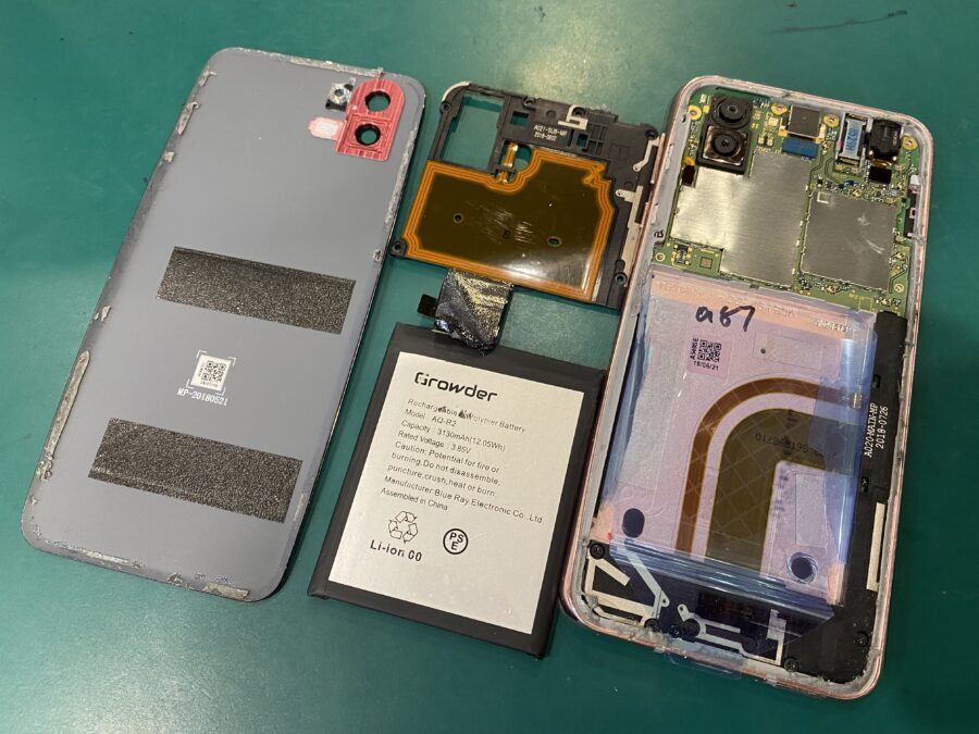 また減りが早くなってきたので交換お願いします！AQUOS R2(アクオス)のバッテリー交換修理 - スマホ修理工房ペリエ千葉店