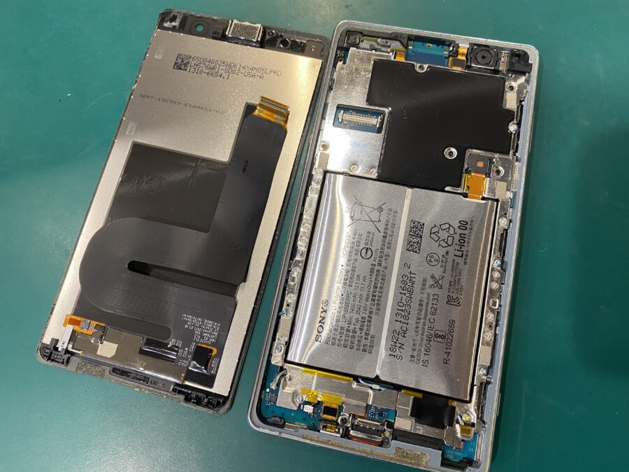 Xperia XZ2 Premiumのバッテリーが膨らんできてる！それかなり危険な状態です・・・バッテリー交換するならスマホ修理