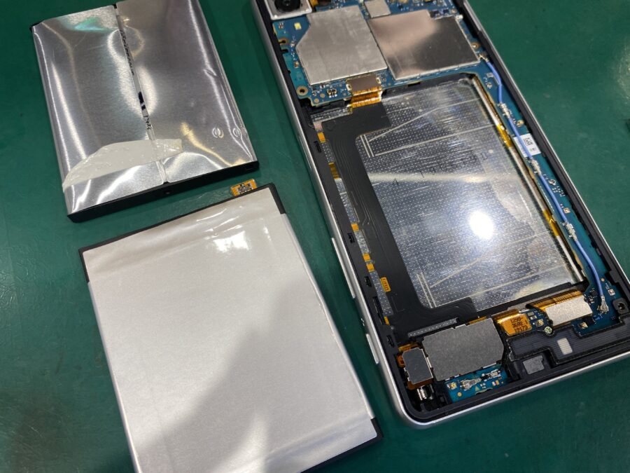 Xperia X performanceの充電持ちが最近悪いかも・・・そんな時はバッテリー膨張してしまう前にスマホ修理工房ペリエ