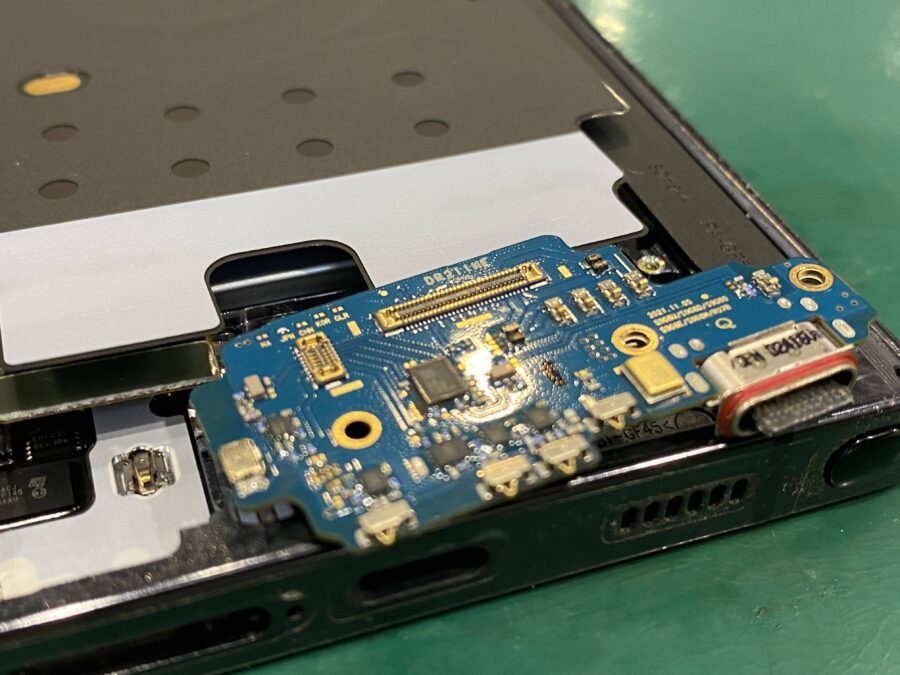 GalaxyS22Ultra 5G(ギャラクシー)を充電しようとしたら水分が検出されましたと表示され、充電ができなくなってしまっ