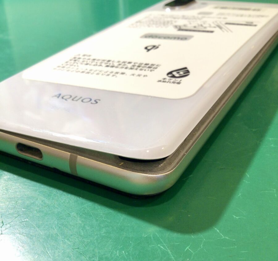 AQUOS R3　バッテリー膨張【スマホ修理工房 東松山店】