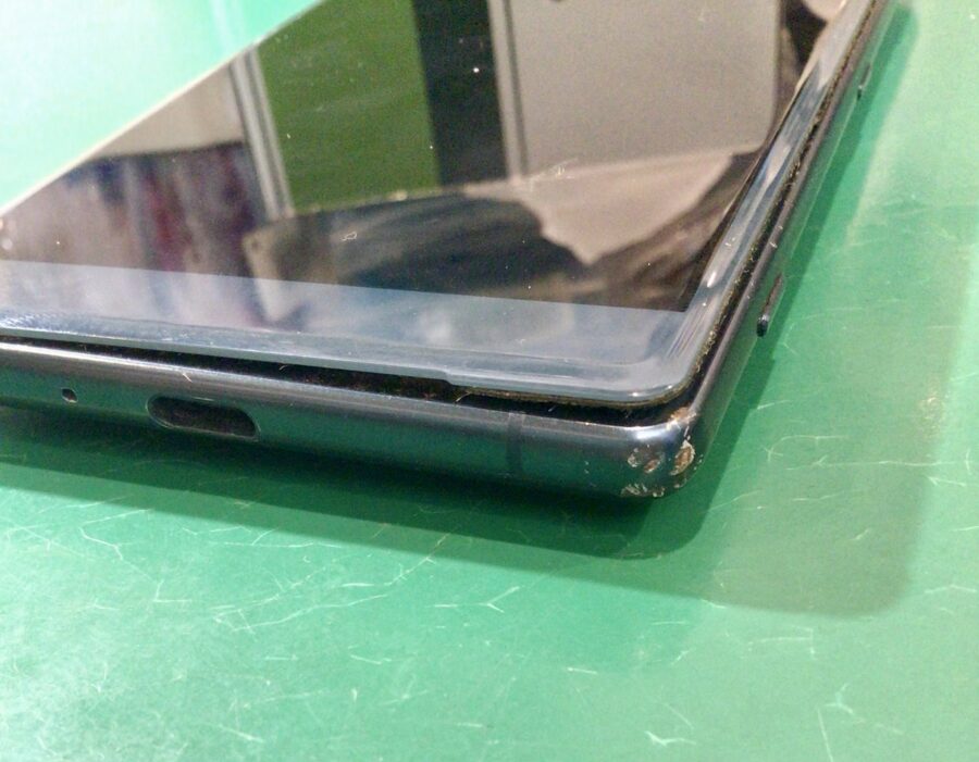 Xperia XZ2　バッテリー膨張【スマホ修理工房 東松山店】