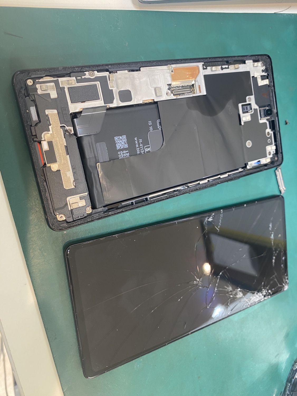 Google pixel 6A(グーグルピクセル)画面交換修理！画面が割れてしまった・液晶破損してしまった…という方も修理出来ま