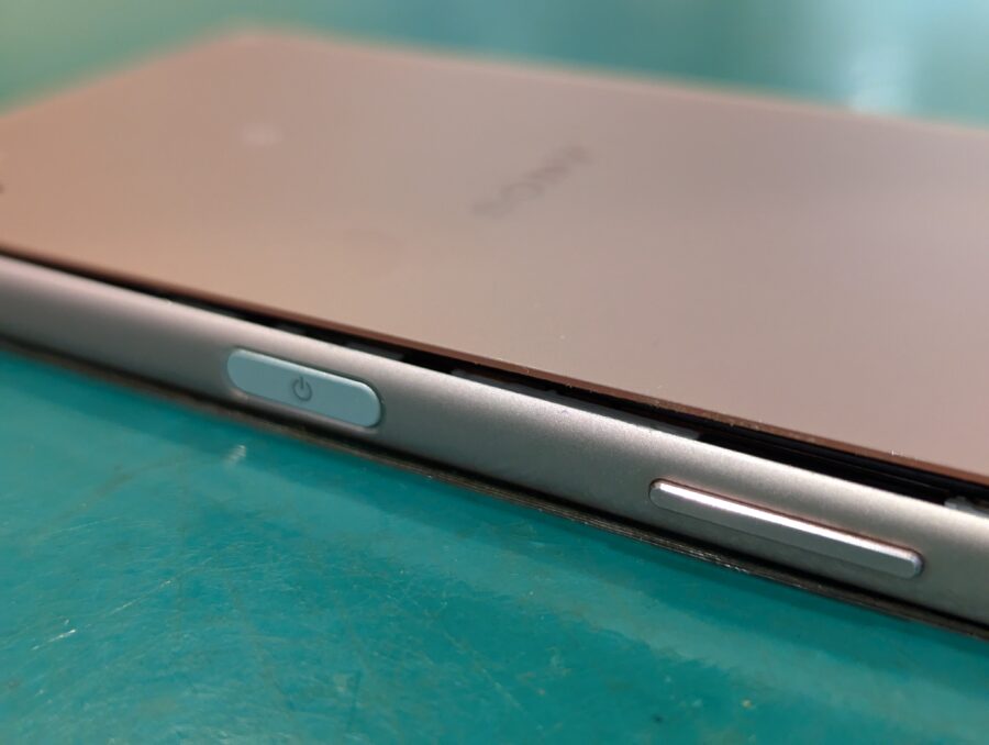 Xperia Z5(エクスペリア)SO-01H,SOV32,501SOのバッテリー交換をご希望でしたらスマホ修理工房ペリエ千葉店