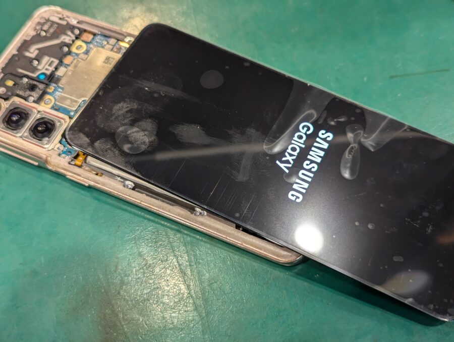 GalaxyS21 5G(ギャラクシー)の画面が壊れてしまった！そんな時はスマホ修理工房ペリエ千葉店にご相談下さい！