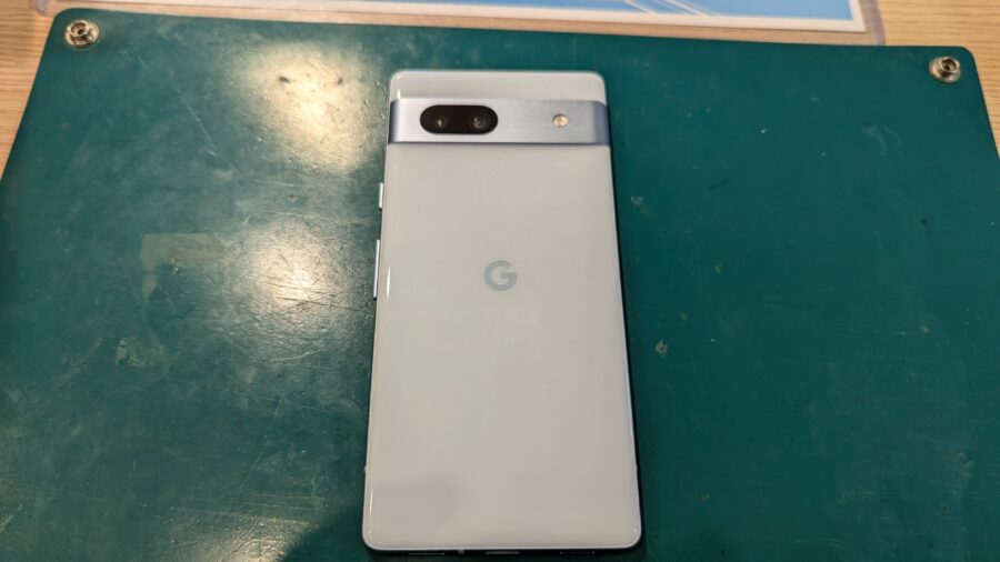 割れたままの使用、危険かも！？Google Pixel 7a （ピクセル）の画面交換なら【スマホ修理工房新宿PePe店】にお任せ